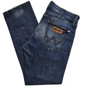 Wrangler Regular Straight Blue Jeans with Stretch. Women's Size: W14/16x32L.